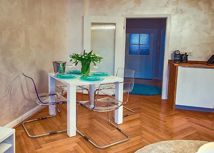 아파트 Holiday Trier City *